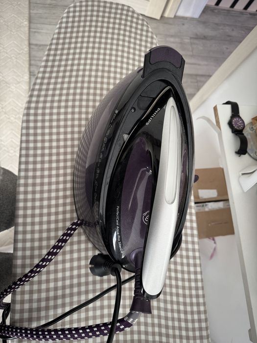 Philips Domestic Appliances GC9420/80 Statie de calcat, fier de calcat