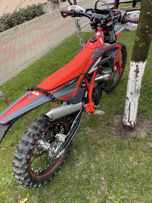 Beta X-Trainer 300 2024 – Doar 4 ore, ca nouă