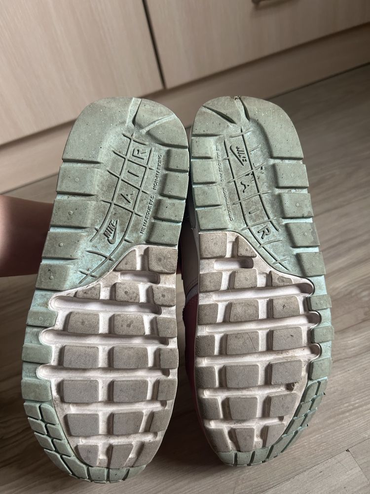 Маратонки NIKE air