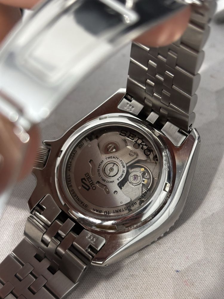 Seiko 5 GMT black grape