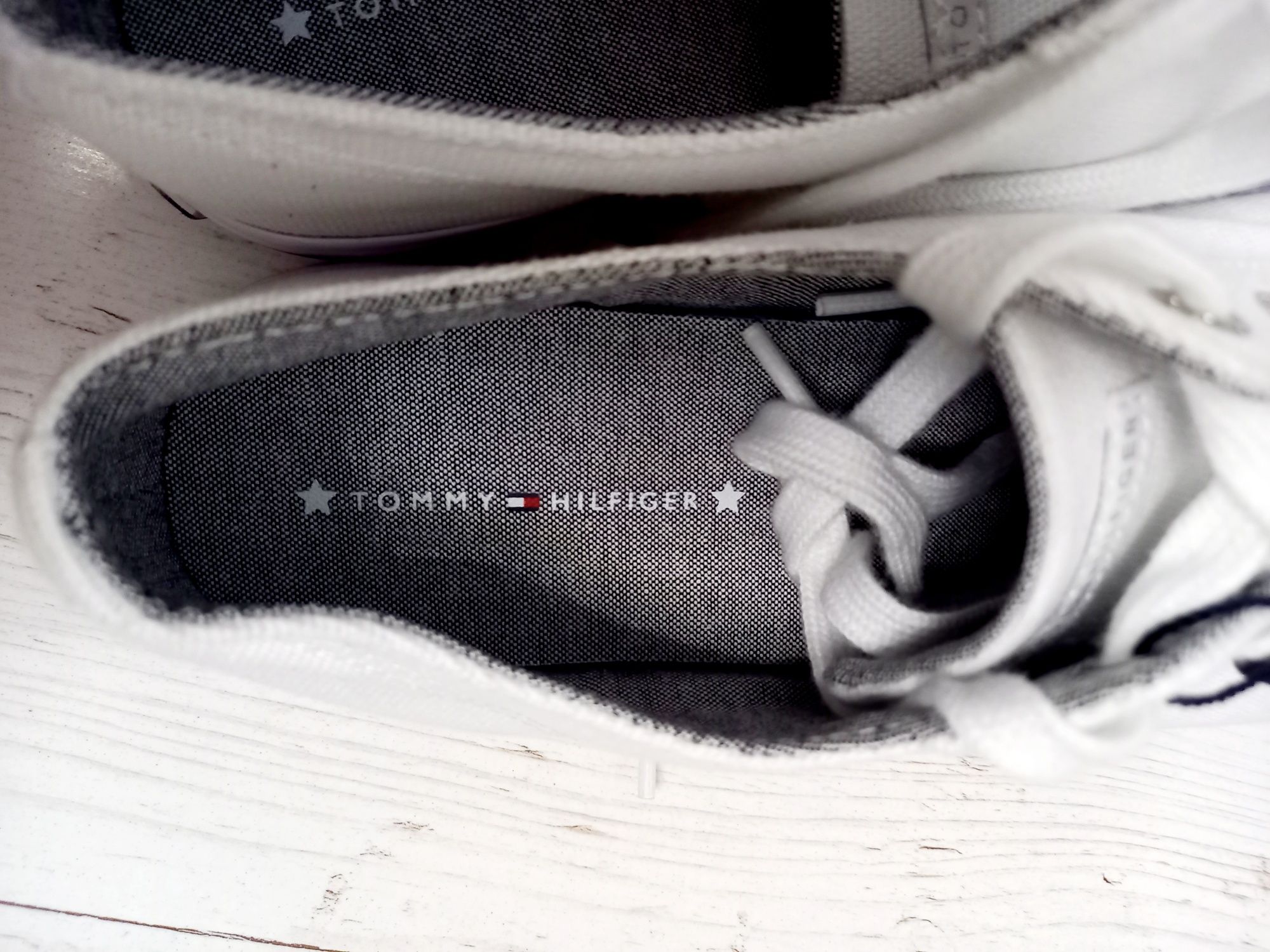 Tommy Hilfiger-Ориг.кецове Нови!!!