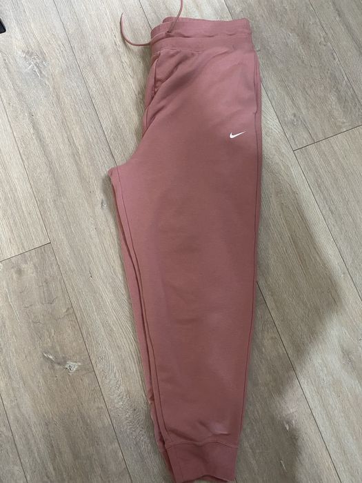 Оригинално долнище nike L