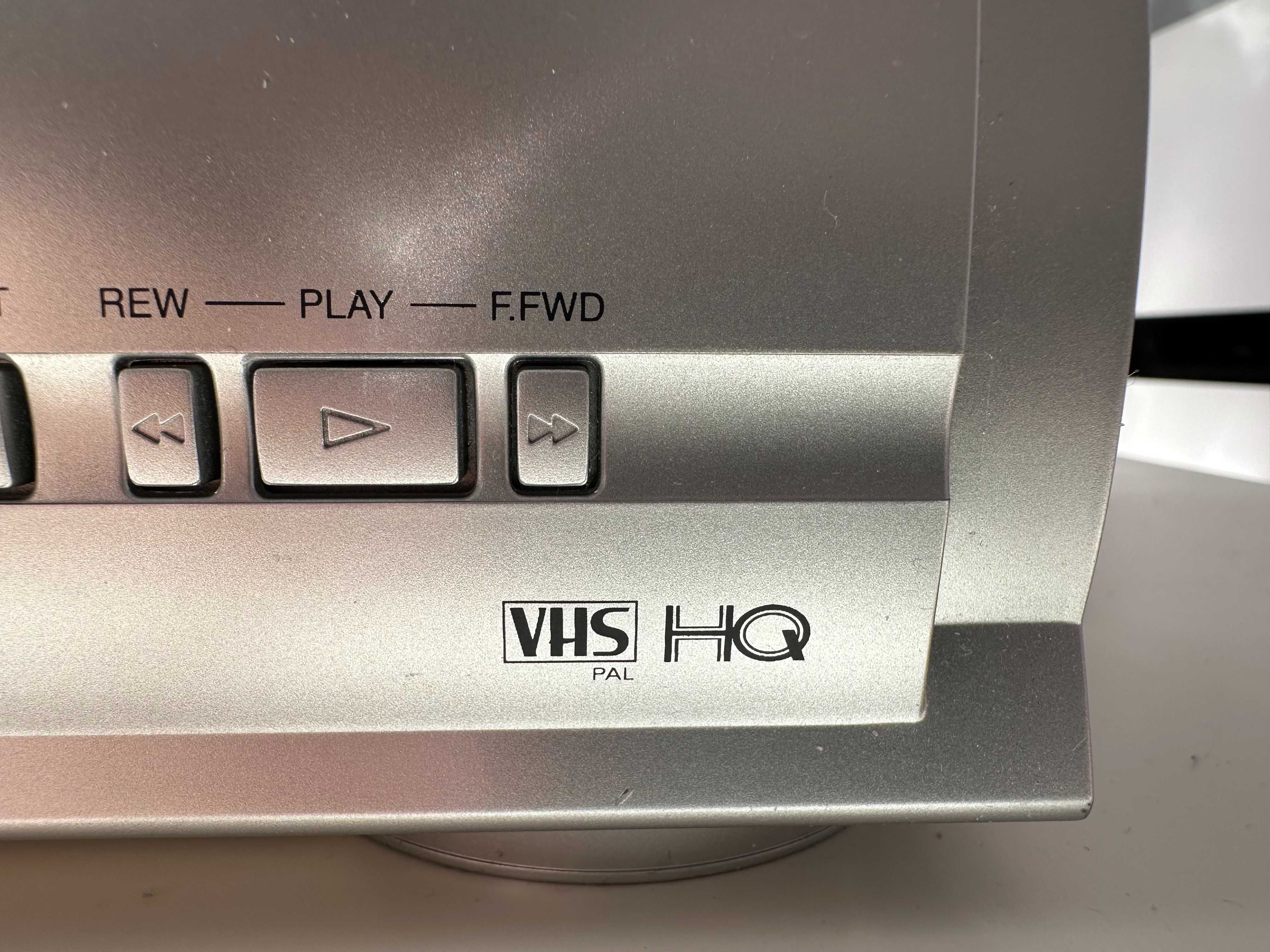 Видеорекордер VHS FUNAI, 6 глави, стерео, отлично състояние