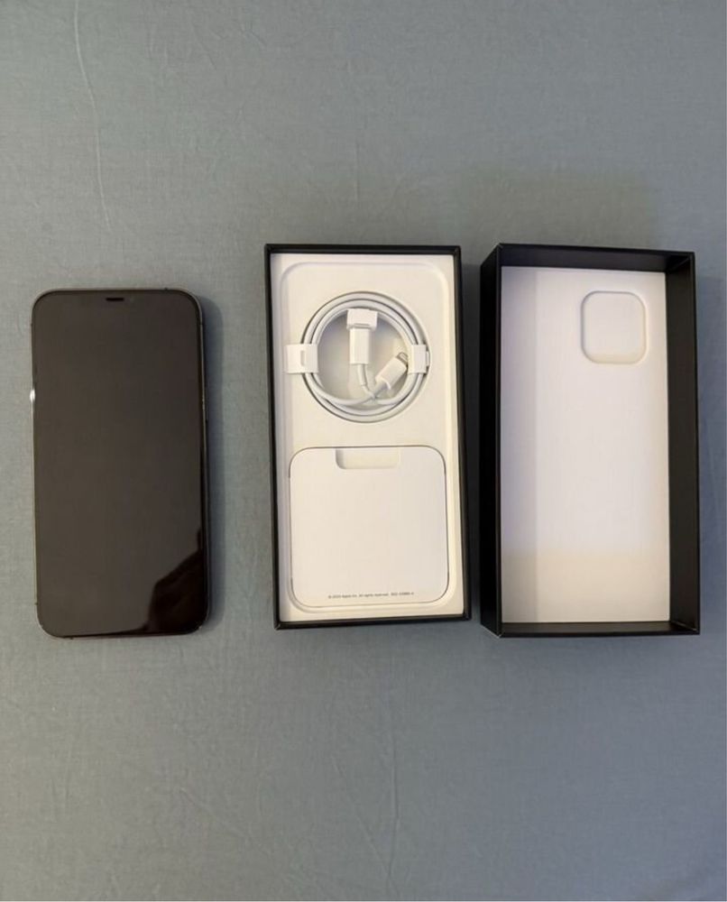 iPhone 12 pro max на 256 г