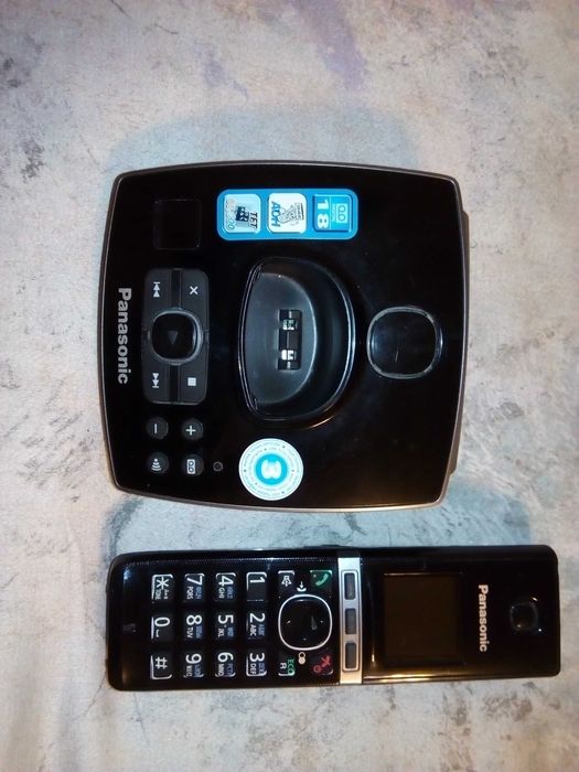 Радиотелефон многоцветный дисплей Panasonic.