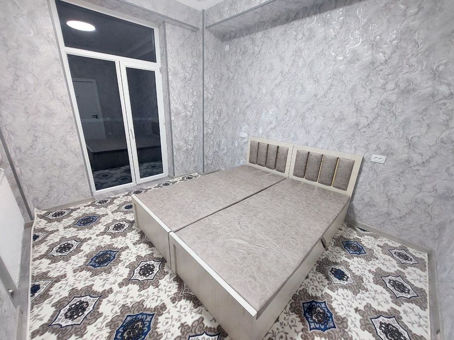 Санат сарои якинида