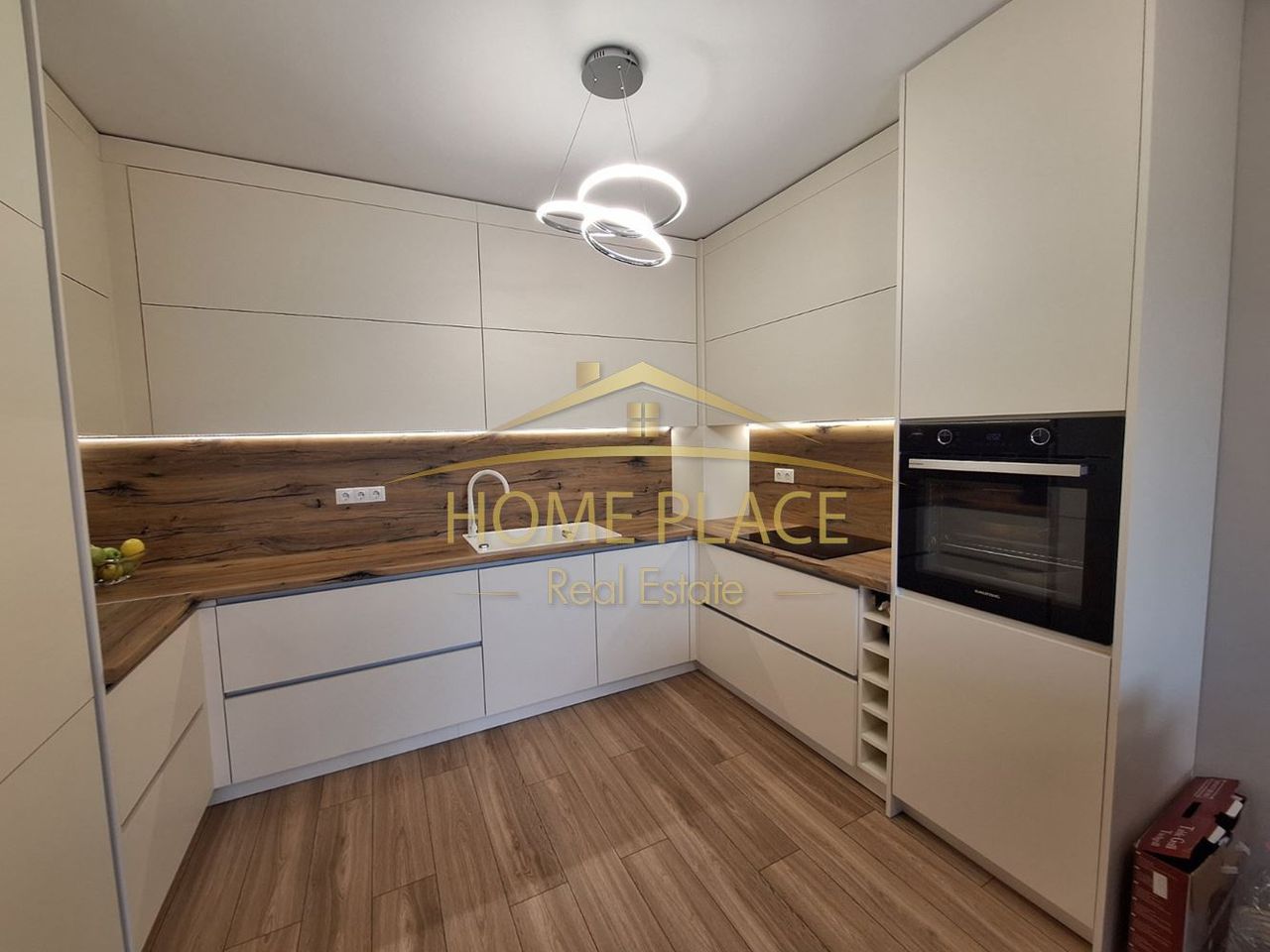 Продава се Четиристаен апартамент в к.к. Св.Св. Константин и Елена - 136 кв.м за 2500 €/кв.м - Снимка #2