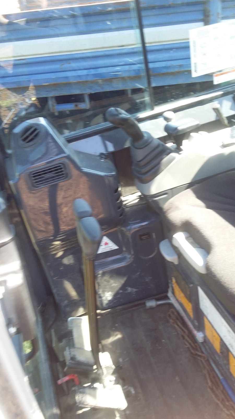 Miniexcavator Kobelco 2 t Jcb 3t