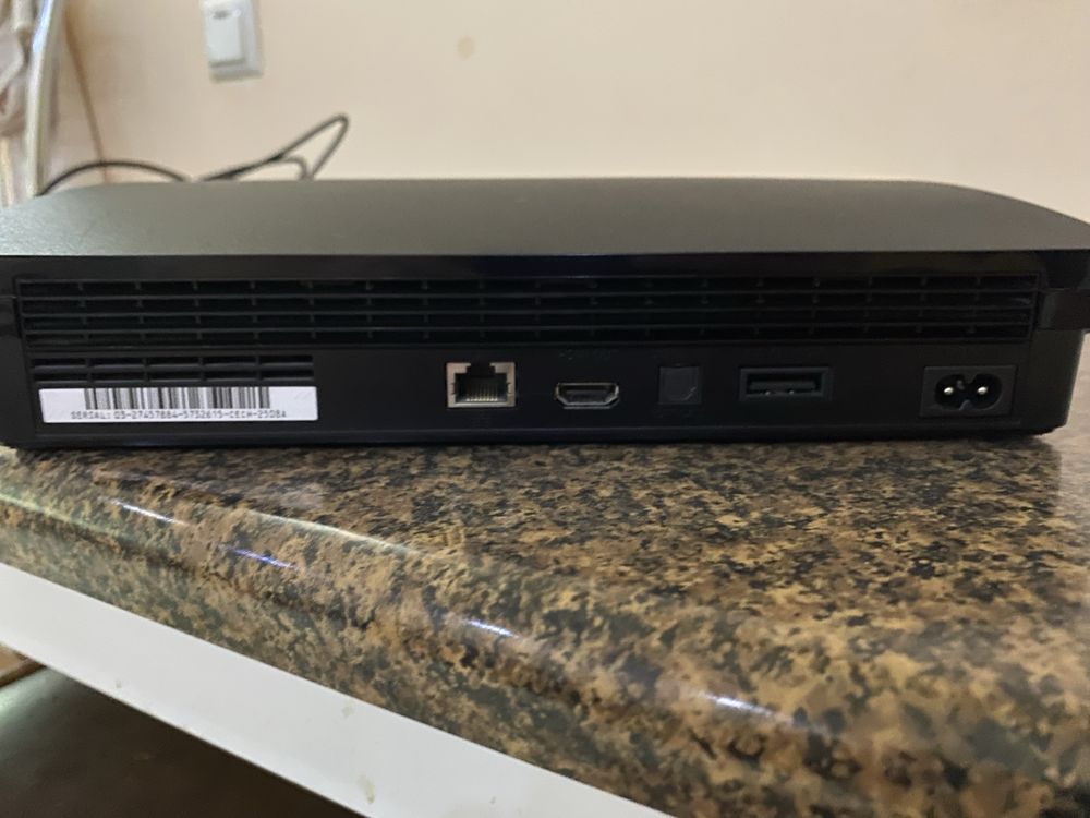 Продаю PlayStation 3 Slim в хорошем состоянии