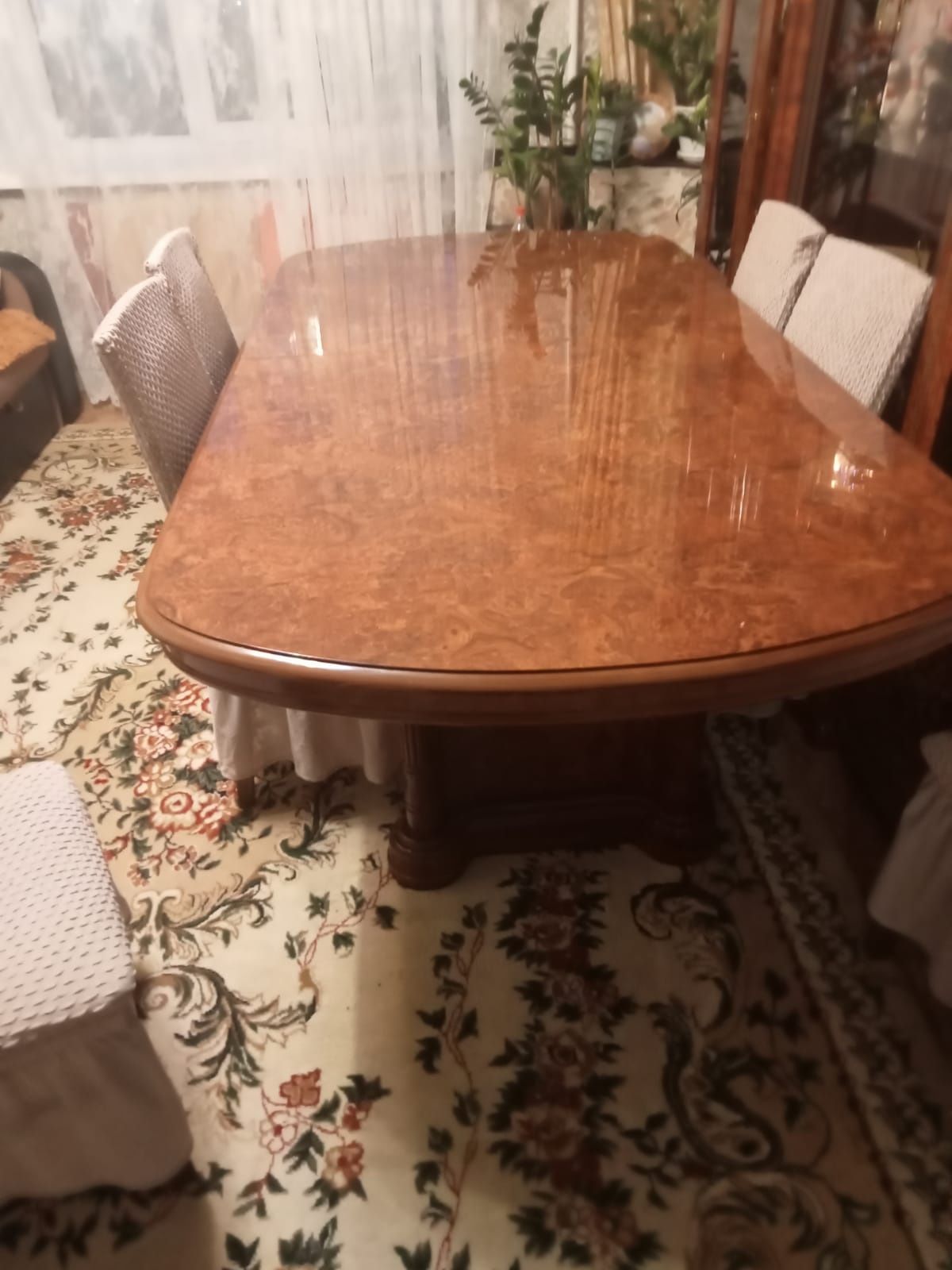 Продам качественный стол