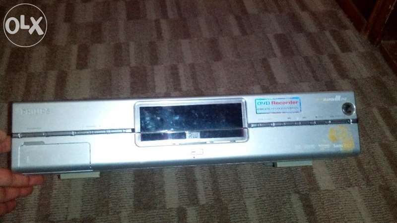 Продавам DVD Recorder Philips Dvdr 880