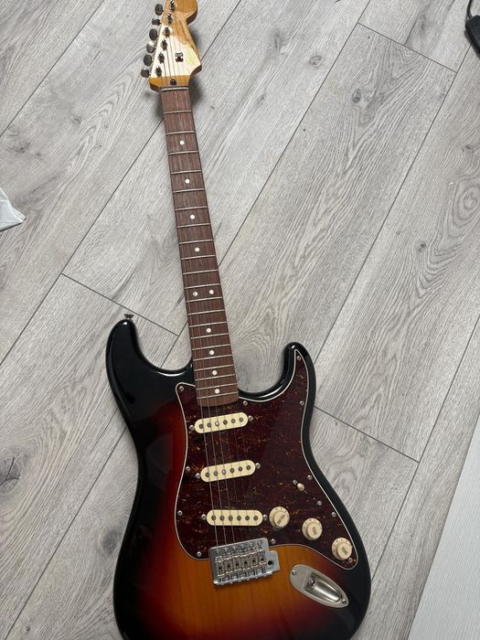 Squier Classic Vibe Stratocaster  Sunburst