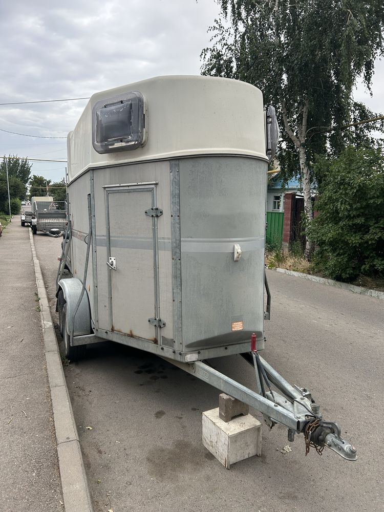 Прицеп коневозка