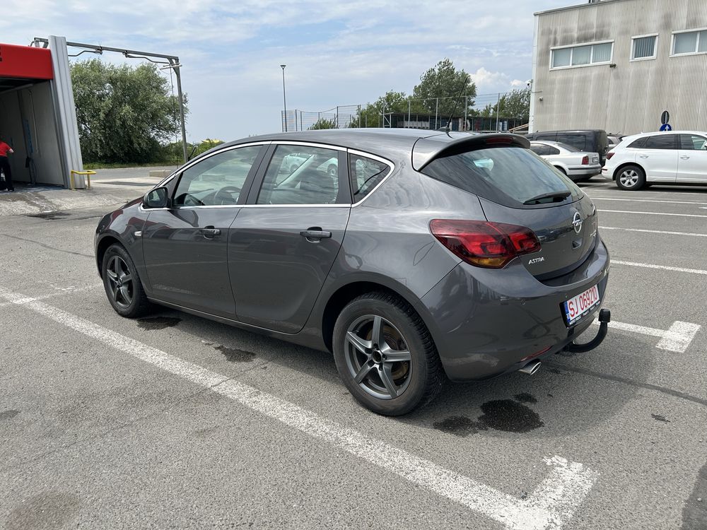 Vând Opel Astra J 2.0