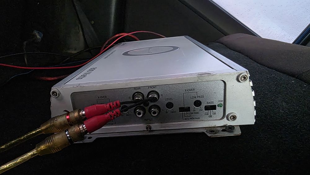 Blaupunkt , бас каса +усилвател комплект