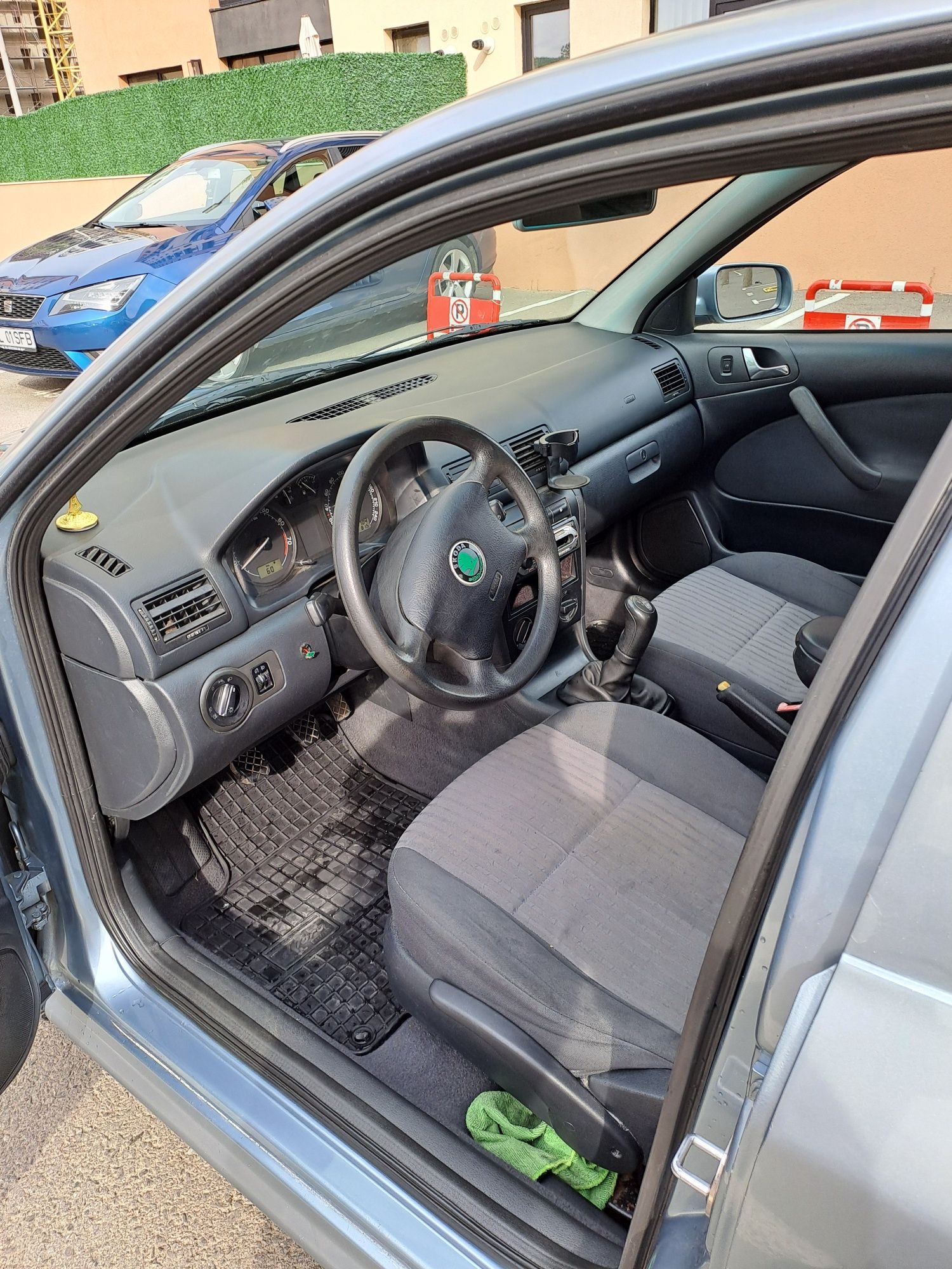 Skoda octavia motor 1.6 benzina stare foarte bună acte la zii