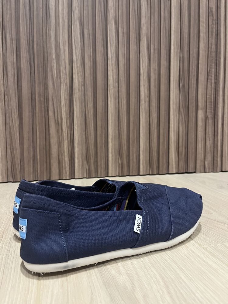 НОВИ Еспадрили TOMS