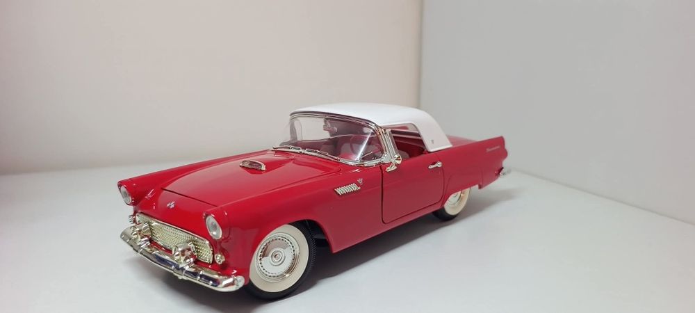 Machetă Ford Thunderbird 1/18 Revell