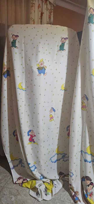 2Draperii albe cu model de prințesa!latimea 1  metru ,inaltimea275