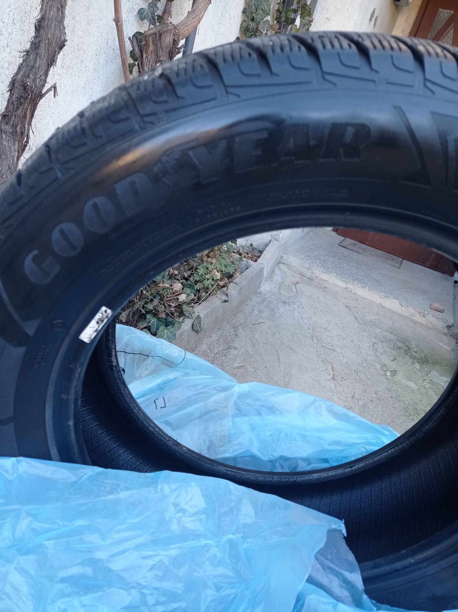 Зимни гуми Goodyear 235/60/18