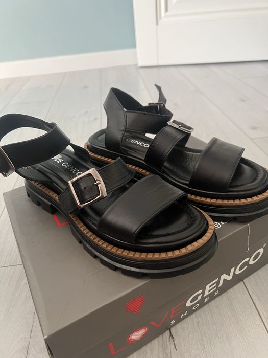 Обувь женская чёрная