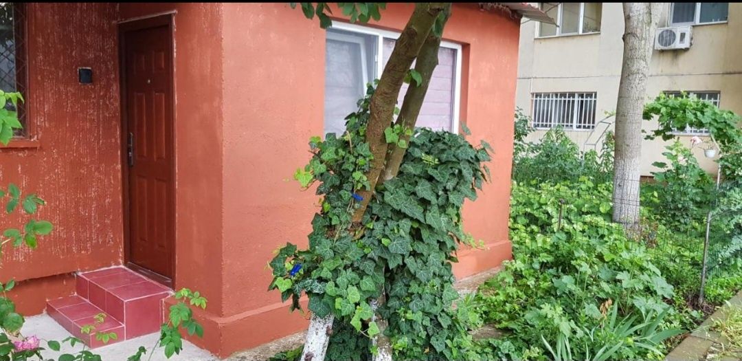 Apartament 3 camere decomandat la parter  Navodari