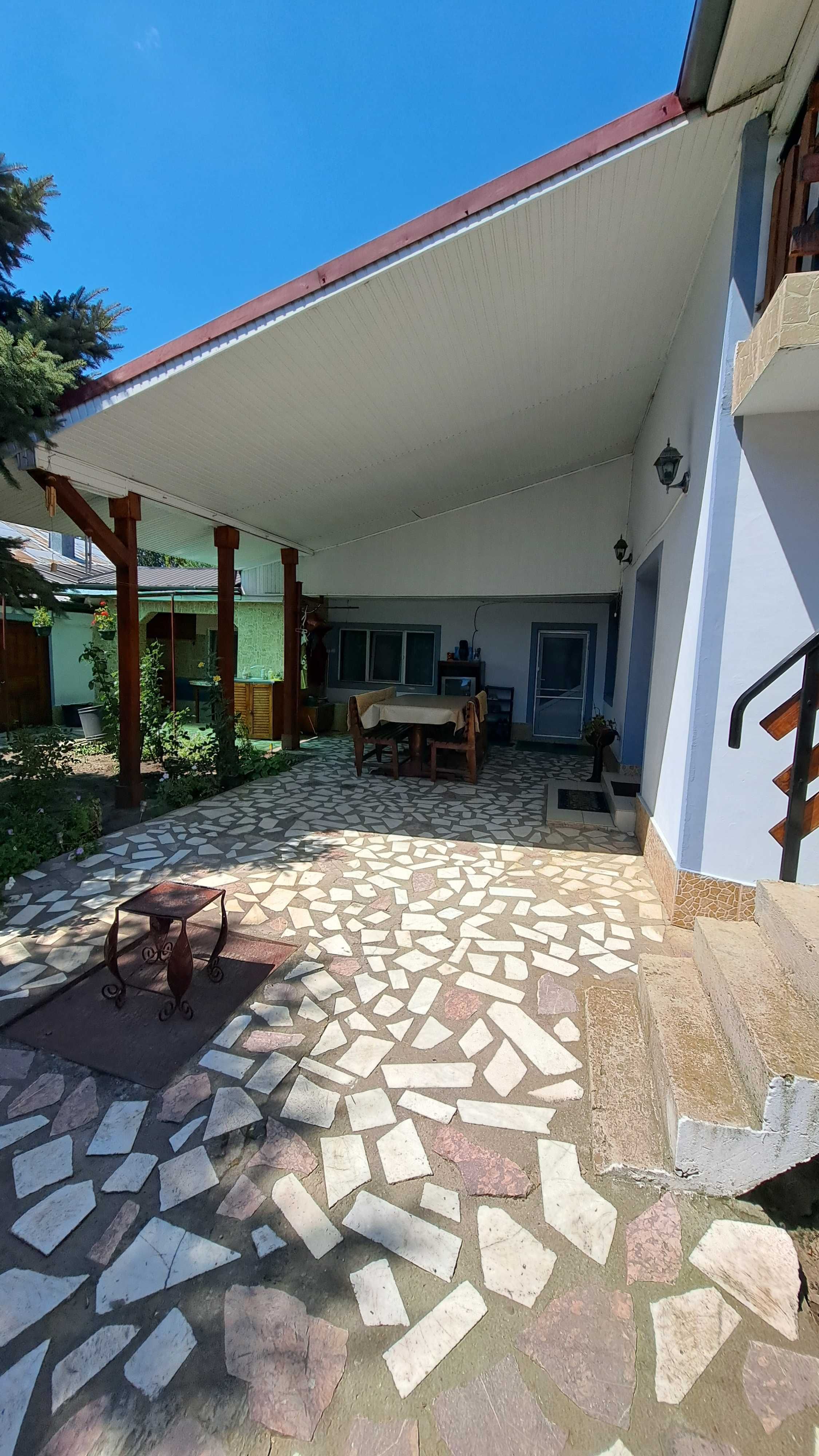 Casa de vanzare, 4 camere, parter & mansarda