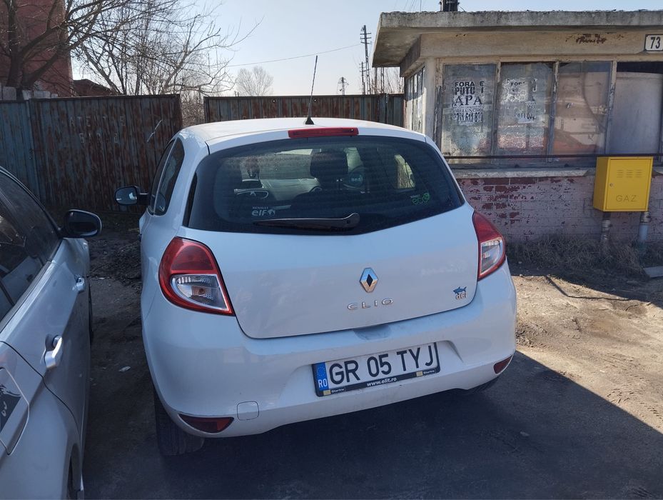 Vand masina renault an 2011