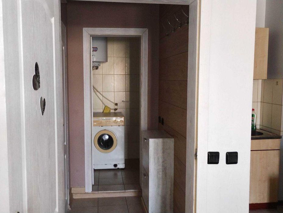 Дава се под наем Двустаен апартамент в Бургас, Меден рудник - зона А - 55 кв.м за 175 € - Снимка #2