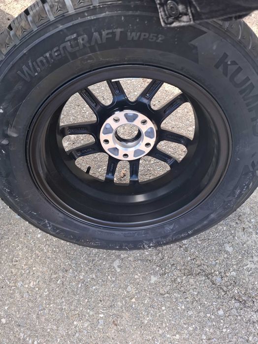 Vand 4 anvelope noi de iarna pe 15 inch.