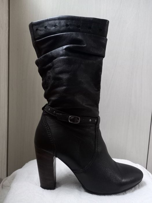 Продам женские сапоги натуральная кожа б/у.