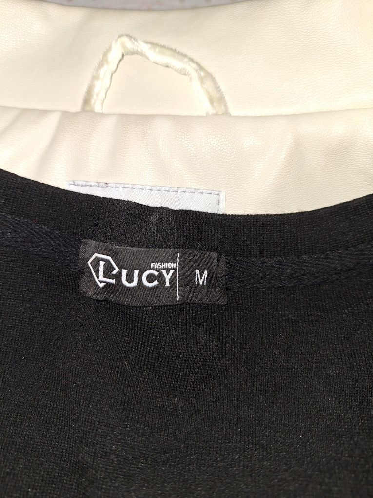 Сако и блуза на Lucy