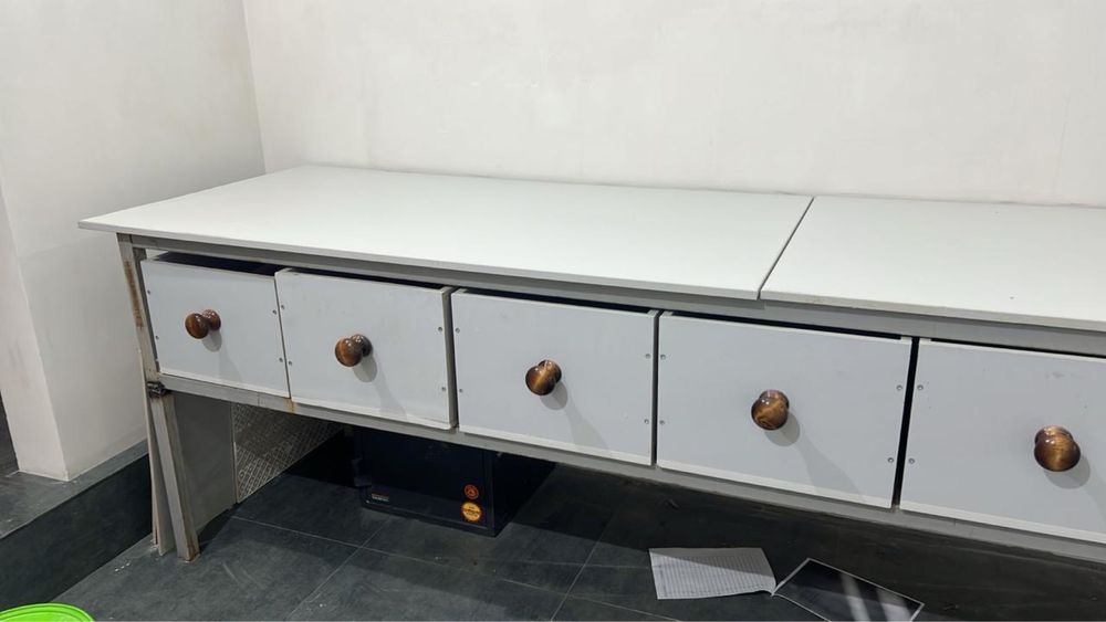 Стол металичсекий