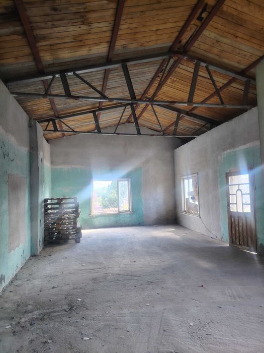 Промишлено помещение с къща, с. Болярци