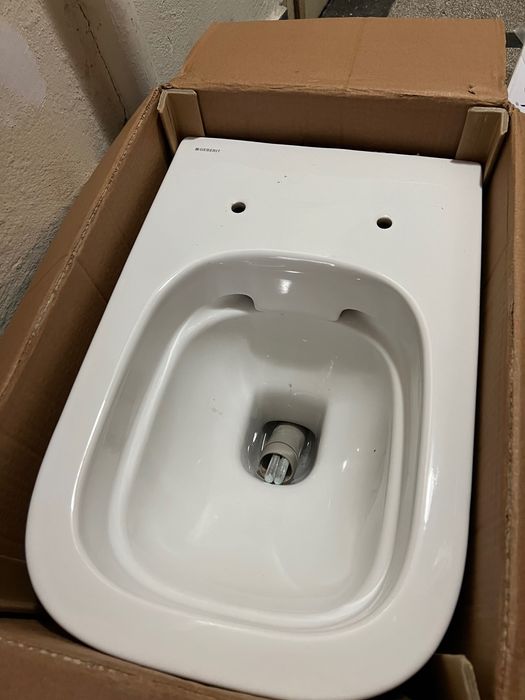 Тоалетна чиния GEBERIT