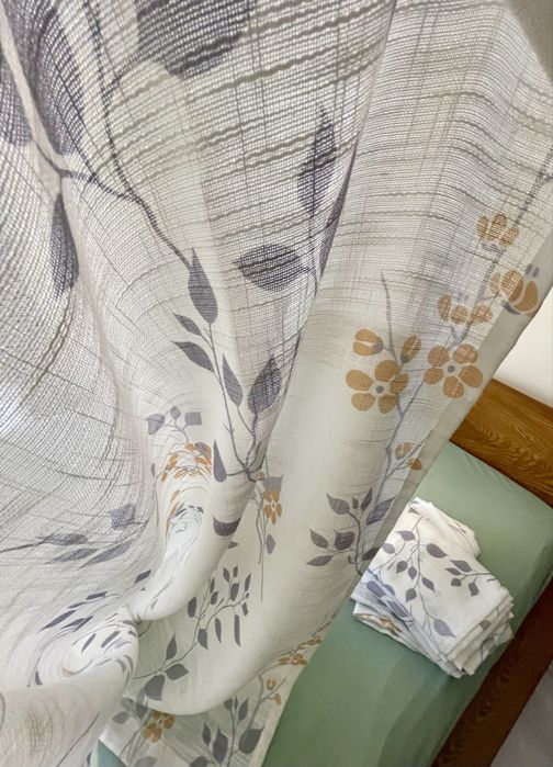 Perdele diverse culori