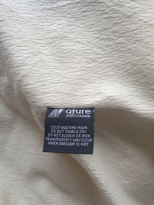 Дамско спорно яке