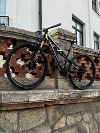 Bicicleta full suspension