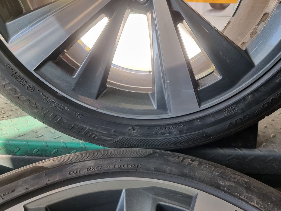 Jante originale Audi R21 Q8 SQ8 Q7 SQ7 complet echipate