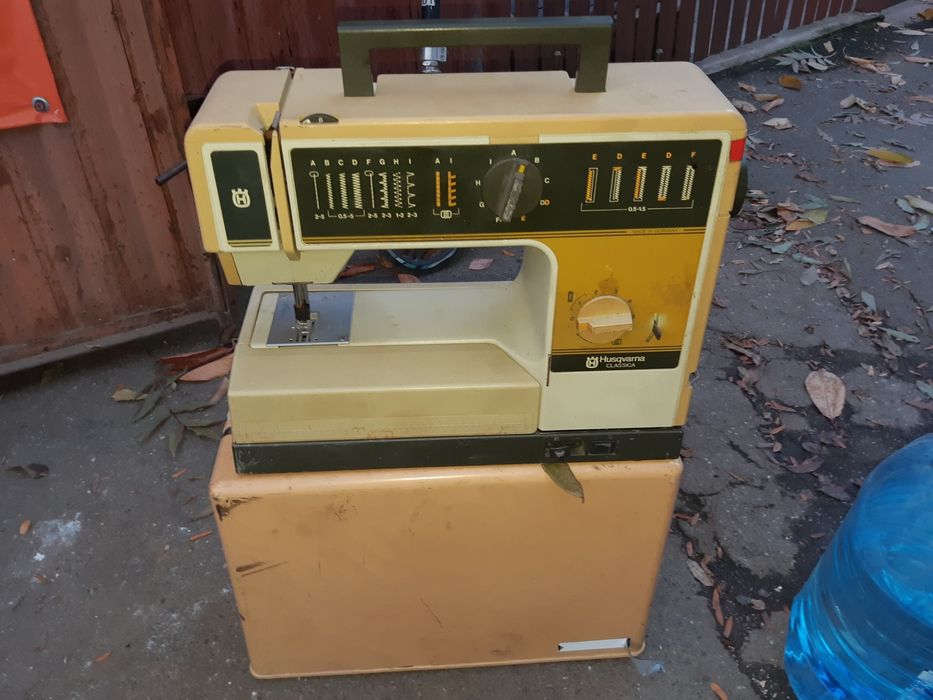 Mașini de cusut ,2 bucăți, modele vechii