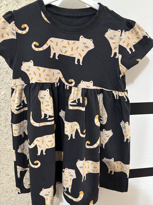 Платья черное и белое