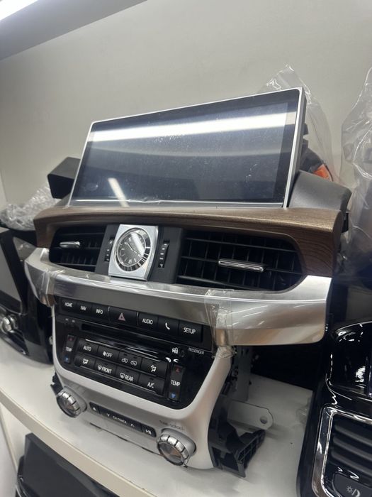 Продаётся Монитор  JBL  LAND CRUZER 200 TOYOTA