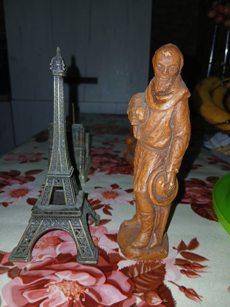 Lot de vânzare Turnul Eiffel, Notre-Dame,Sfânta Fecioară cu pruncul