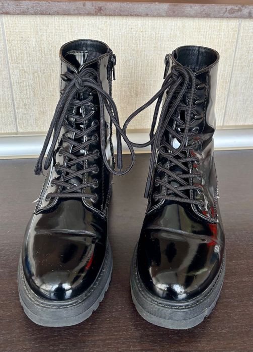 Кубинки Esprit естествен лак-черни