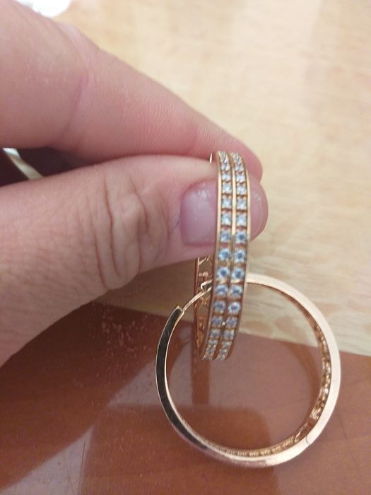 Cercei auriti cu pietre