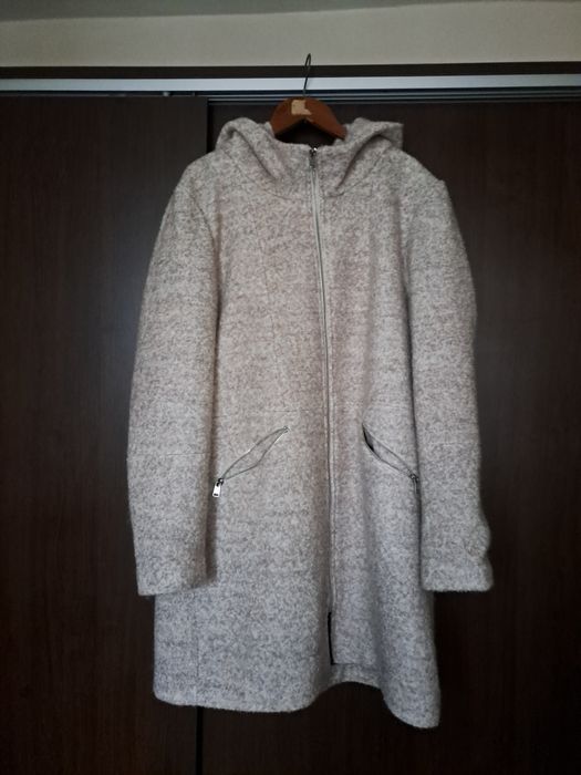 Va d f urgent haina de stofa crem cu gluga staref buna