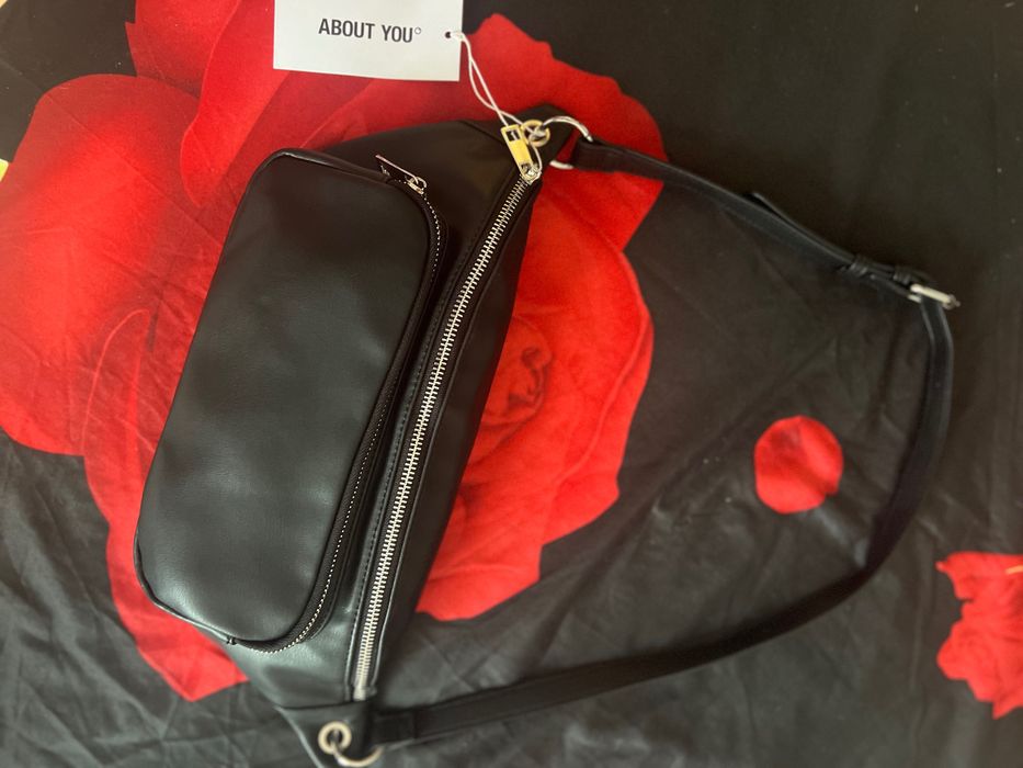 Gentuța unisex About you Nouă cu eticheta