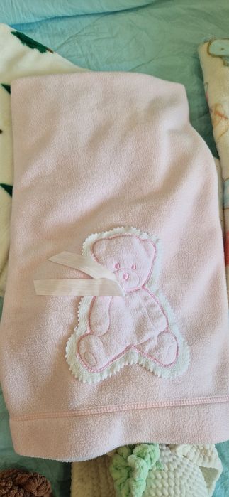 Бебешки плюшени одеалца и пелени