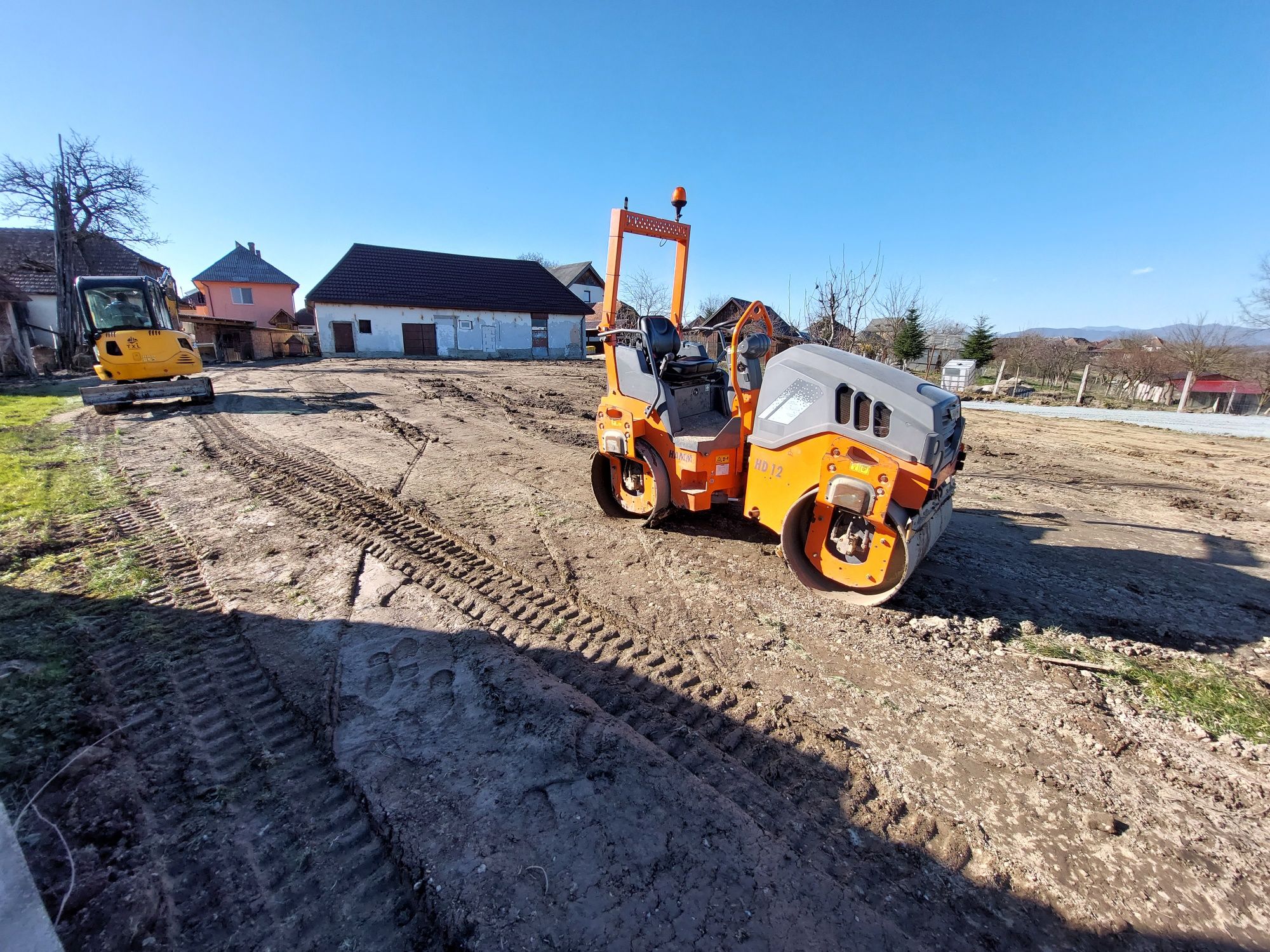 Lucrari miniexcavator,  dumper, cilindru, camioneta