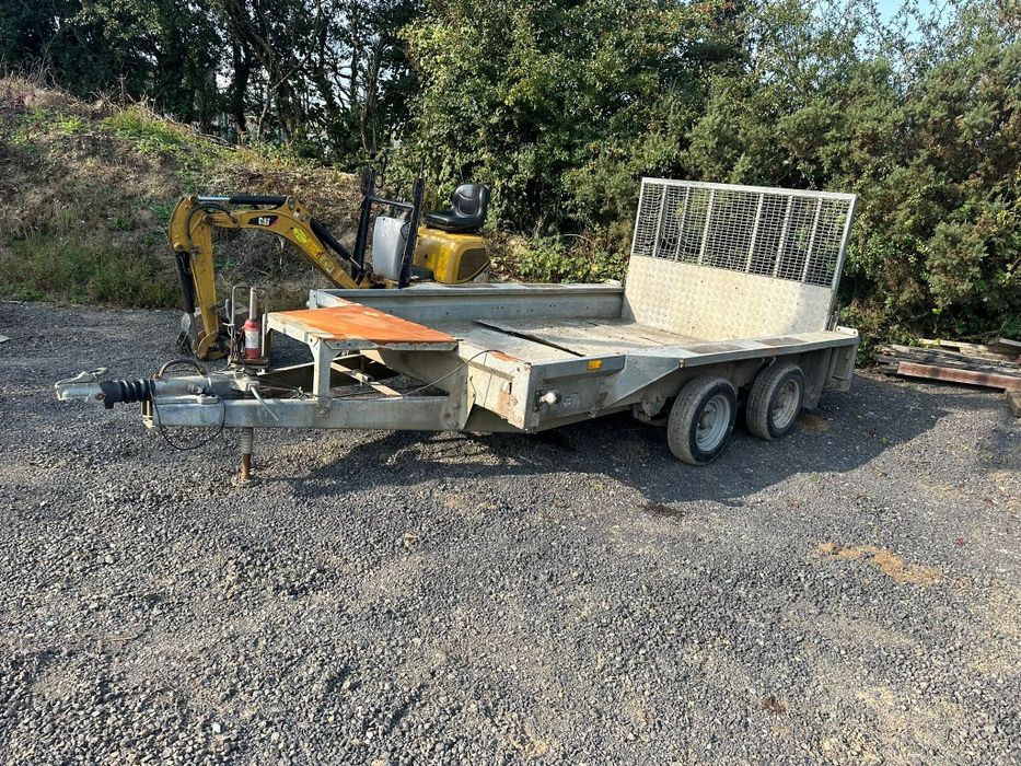 Vand remorca de utilaje de 3,5 t